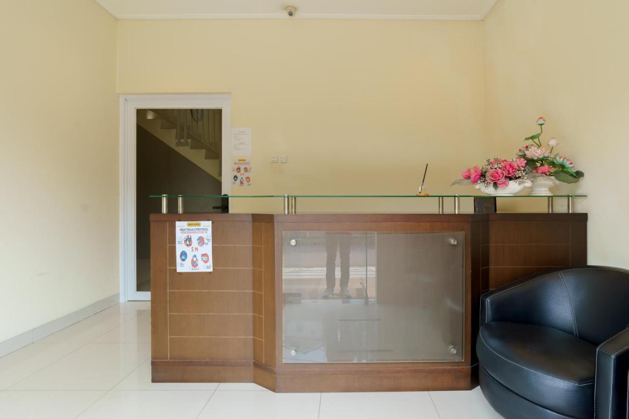 Dago Suites Syariah Cikarang Mitra Reddoorz Бекаси Экстерьер фото