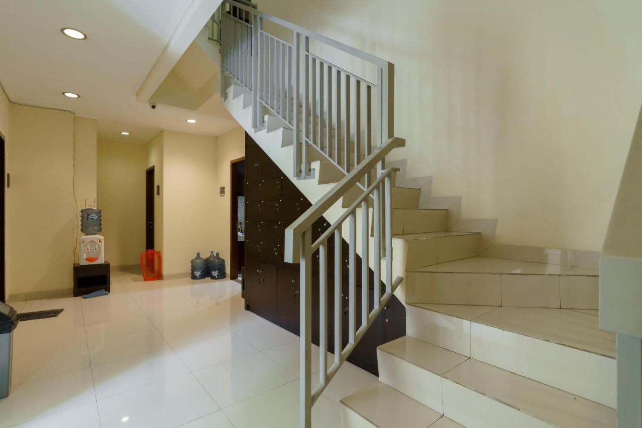 Dago Suites Syariah Cikarang Mitra Reddoorz Бекаси Экстерьер фото