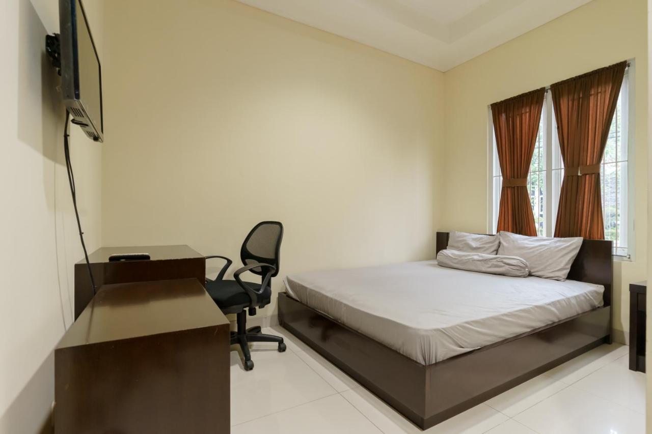 Dago Suites Syariah Cikarang Mitra Reddoorz Бекаси Экстерьер фото