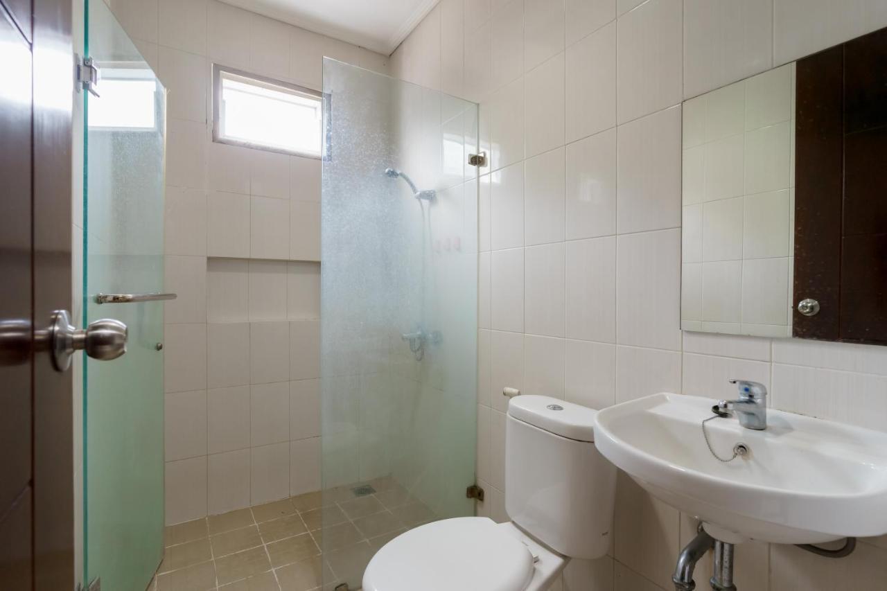 Dago Suites Syariah Cikarang Mitra Reddoorz Бекаси Экстерьер фото